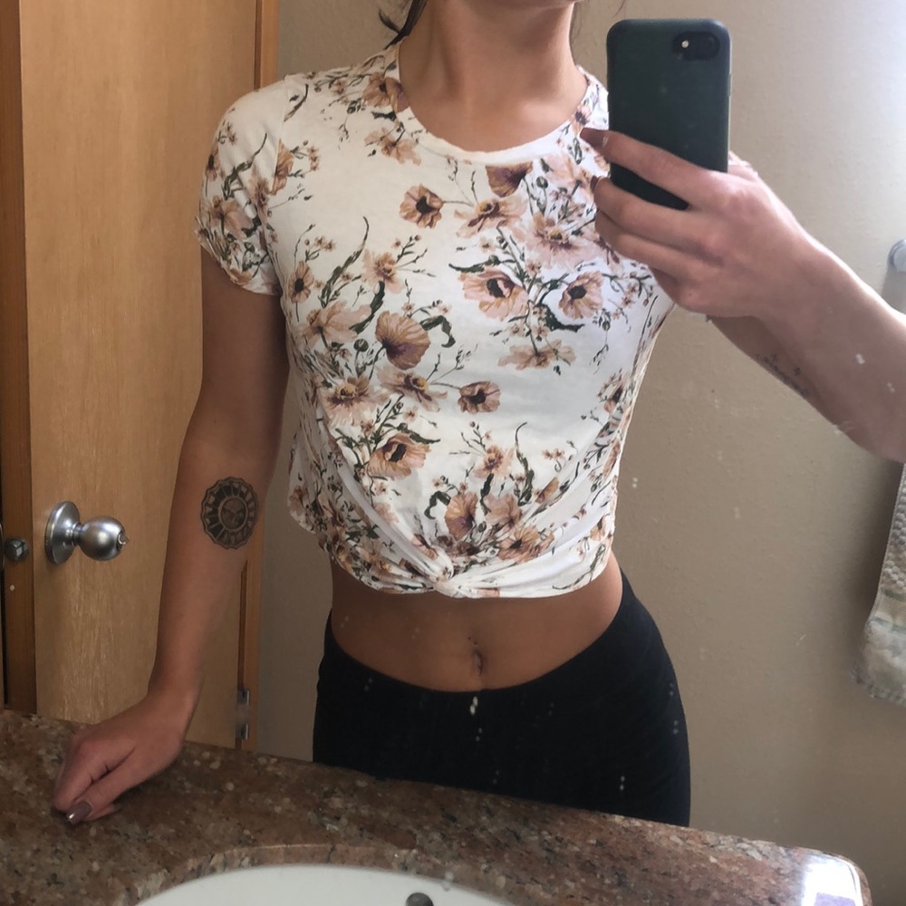 Cropped floral tee